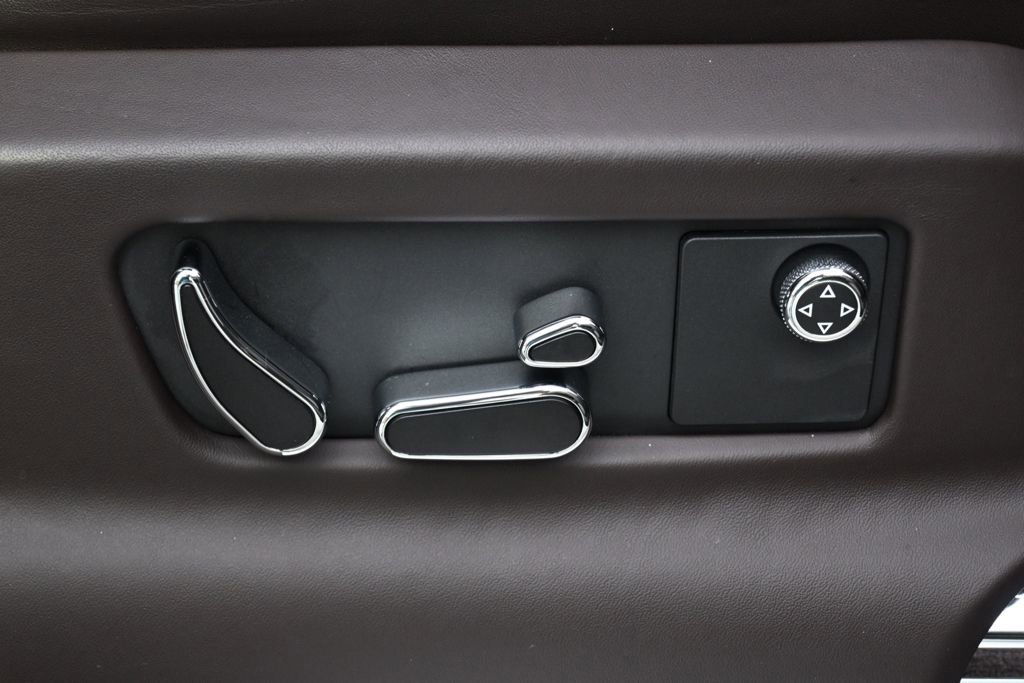 Used 2023 Bentley Bentayga image 17