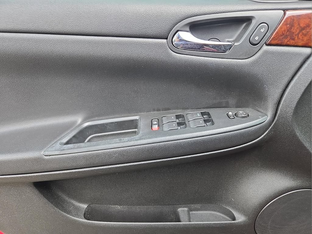 Used 2011 Chevrolet Impala LT FWD image 16