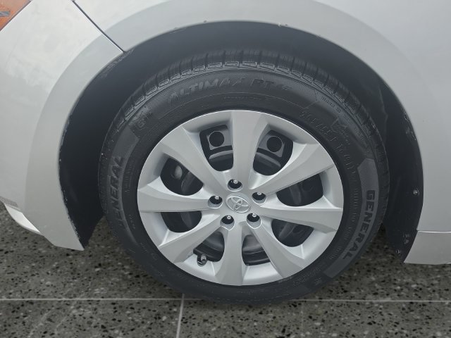 Used 2022 Toyota Corolla LE FWD image 16