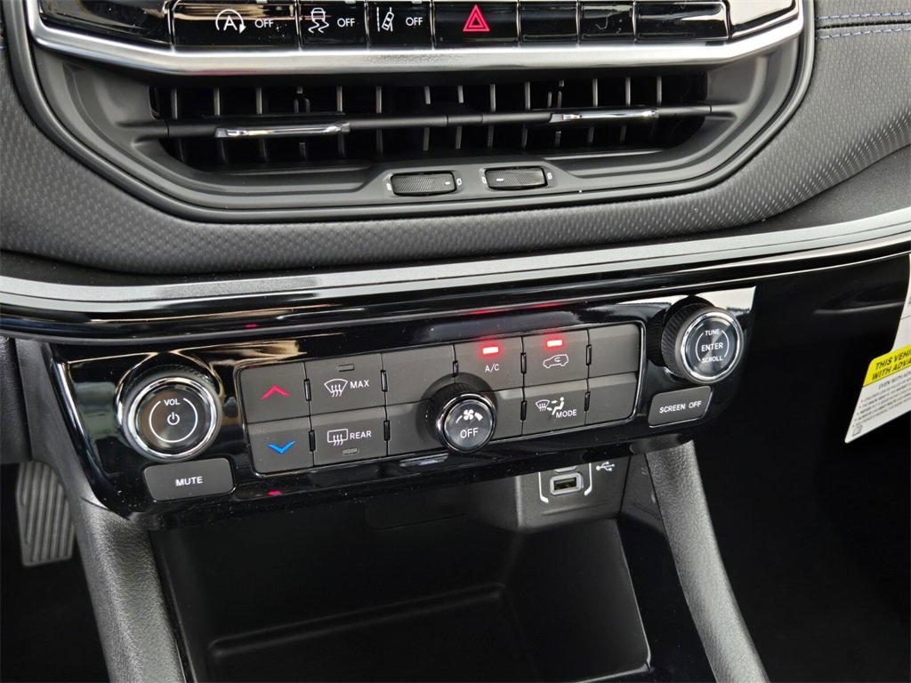 New 2026 Jeep Compass Latitude image 22