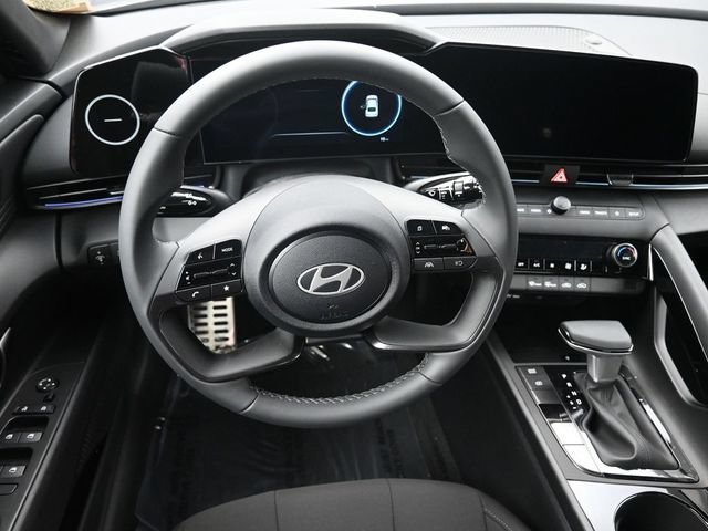 Used 2025 Hyundai Elantra SEL FWD image 14