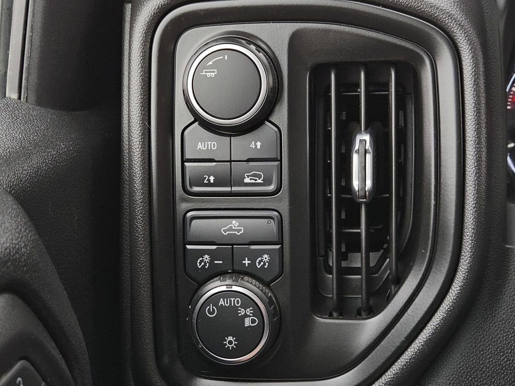 Used 2022 Chevrolet Silverado 1500 Custom image 16