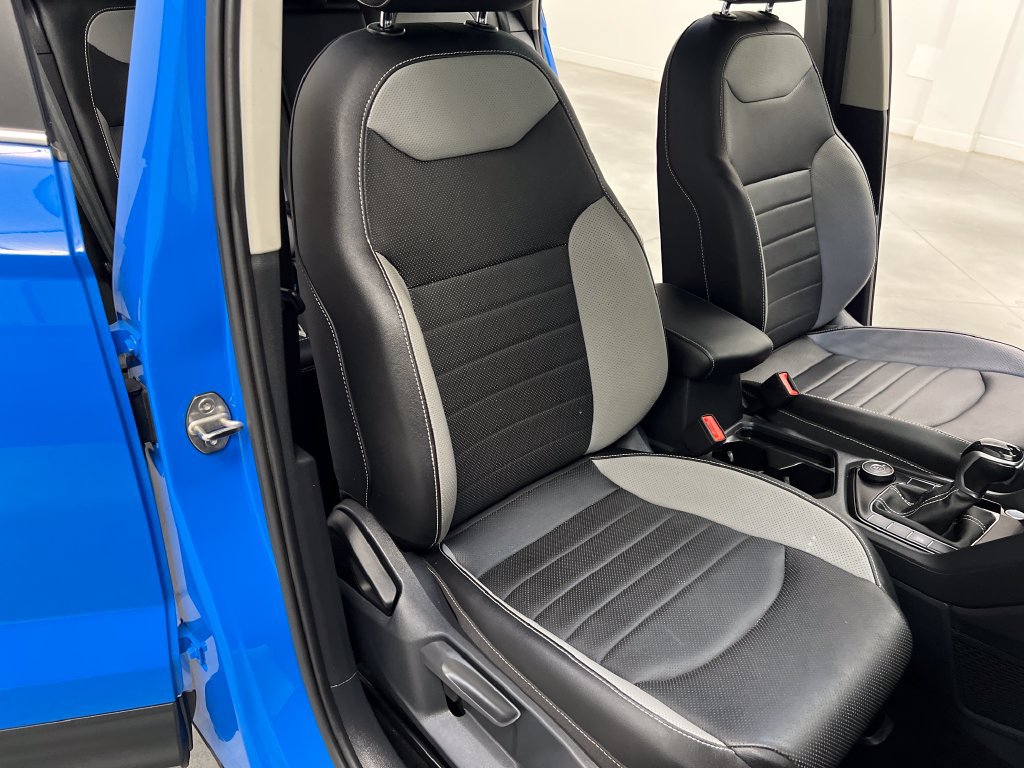 Used 2022 Volkswagen Taos SEL w/ Panoramic Sunroof Package AWD/4WD image 30
