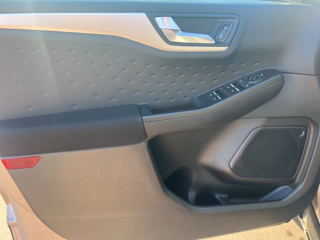 Used 2020 Ford Escape SE image 19