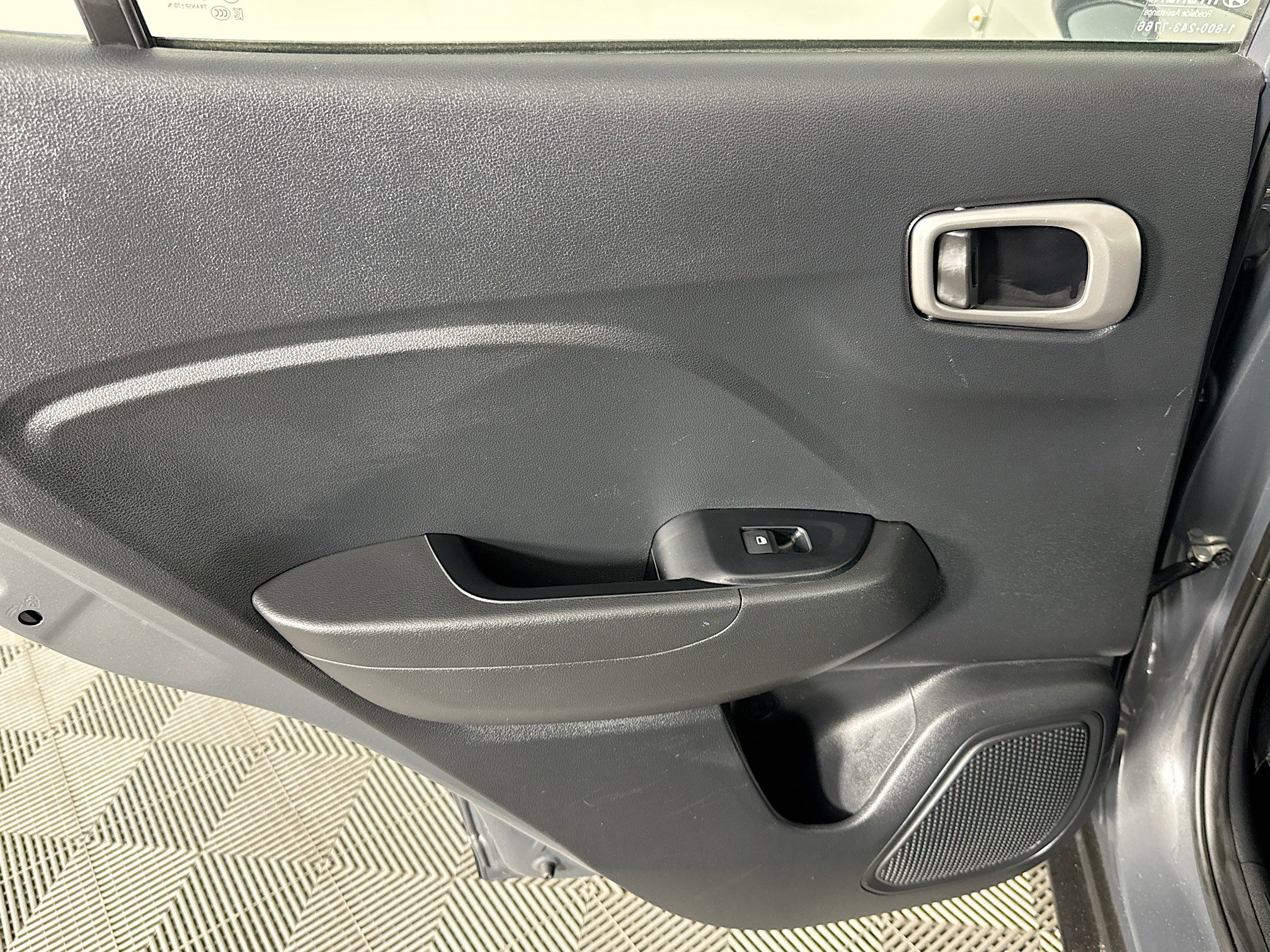 Used 2024 Hyundai Venue SEL image 25