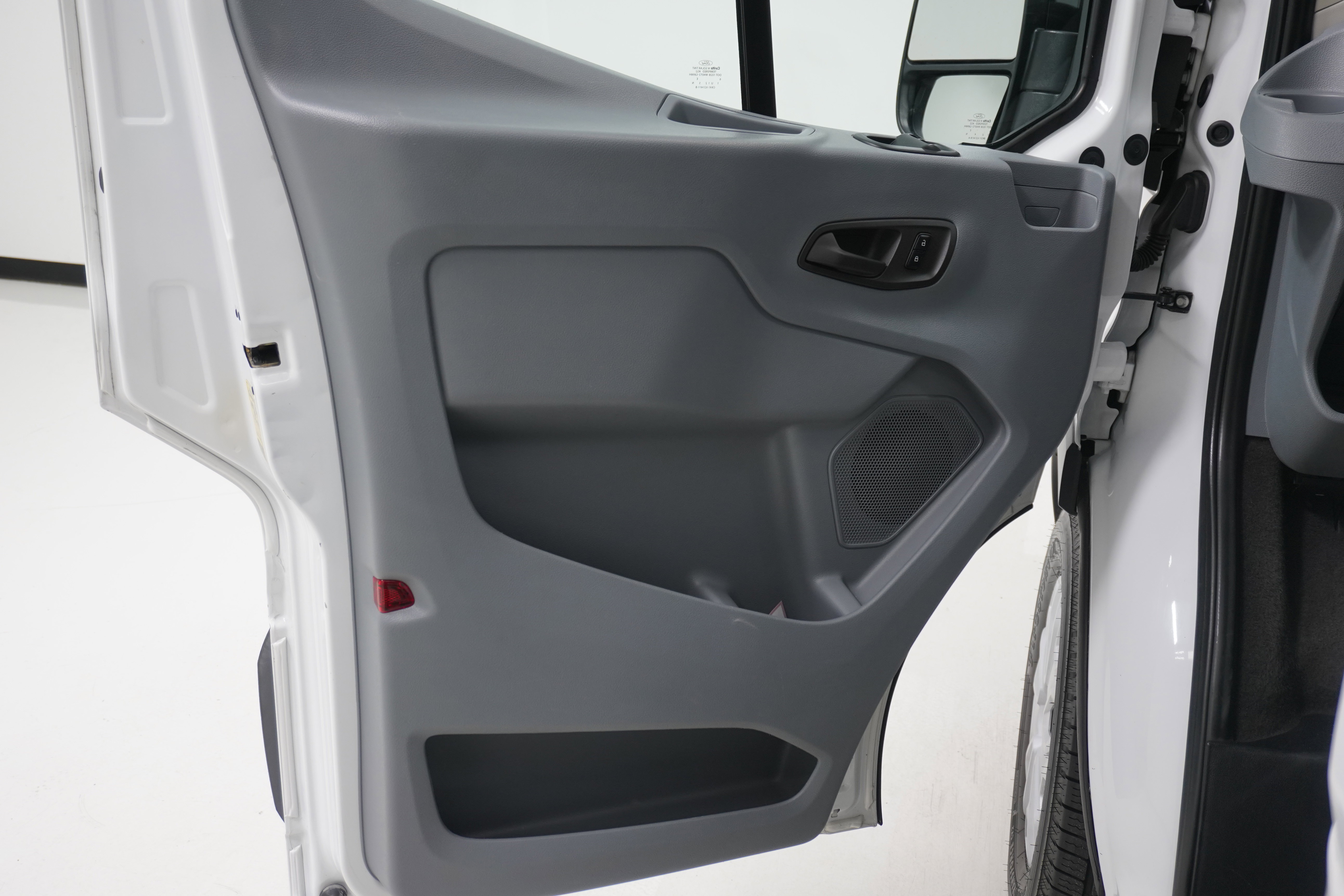 Used 2016 Ford Transit 150 XLT image 10