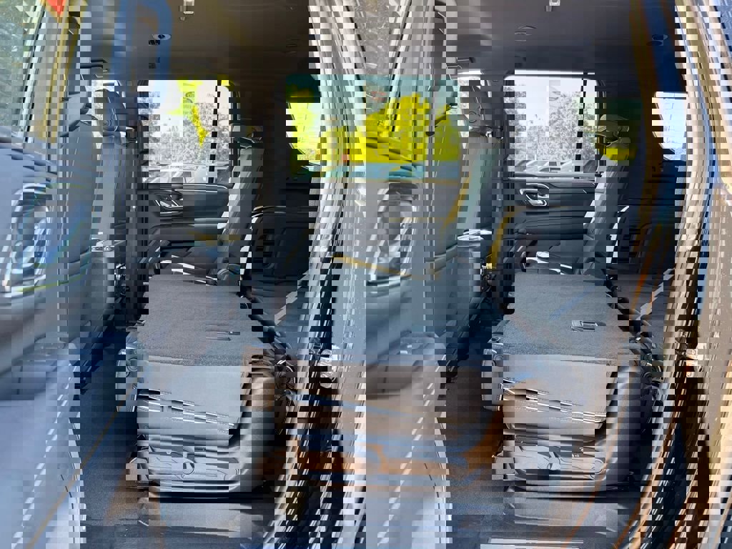 Used 2024 GMC Yukon XL SLT image 17