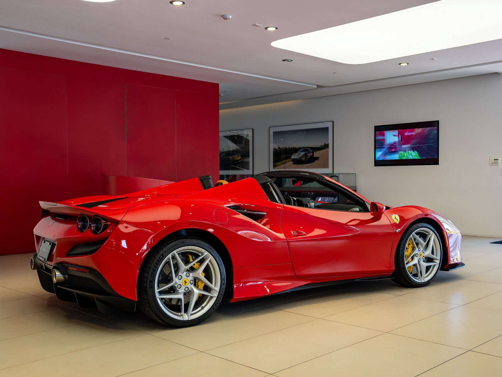 Certified 2021 Ferrari F8 Tributo RWD image 6