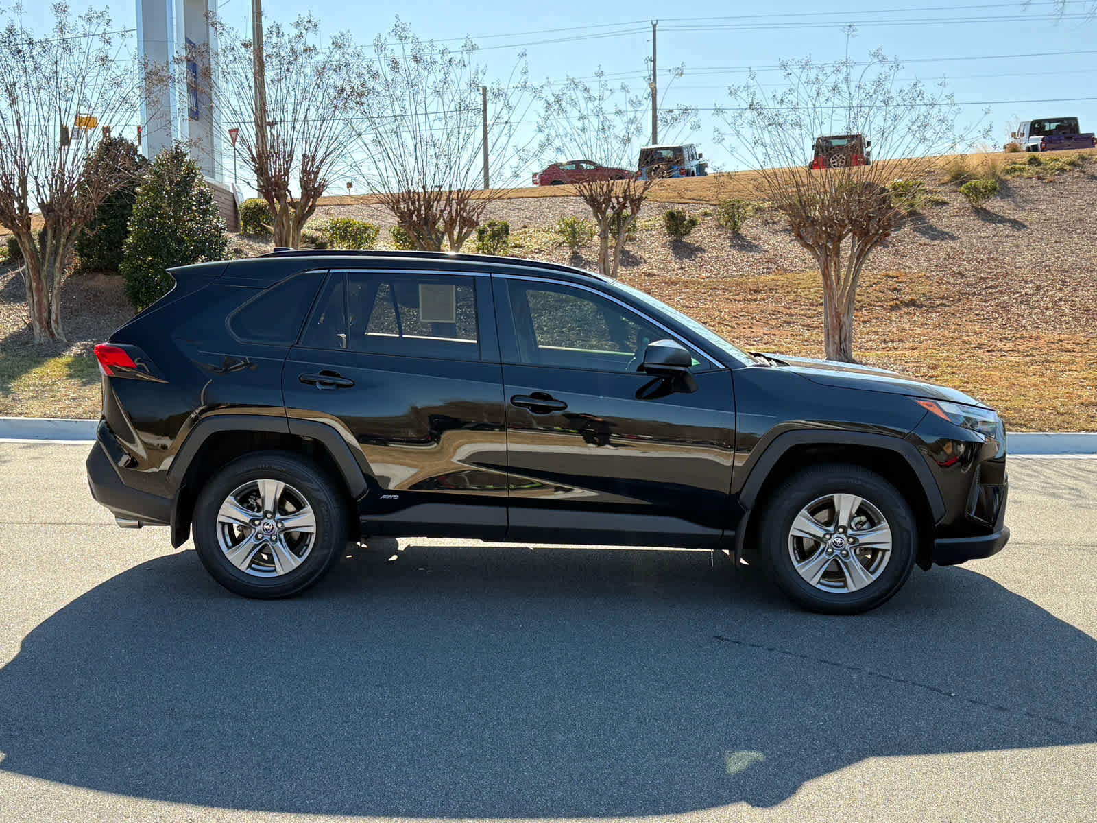 Used 2024 Toyota RAV4 LE image 7