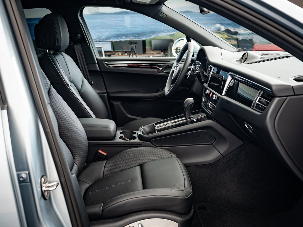 Used 2025 Porsche Macan image 21