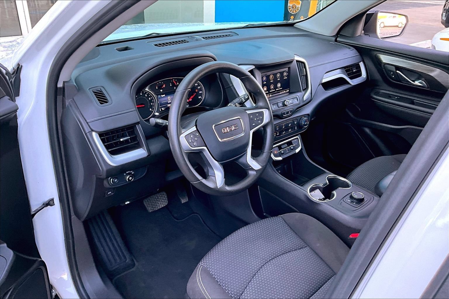 Used 2024 GMC Terrain SLE w/ Elevation Edition FWD image 13