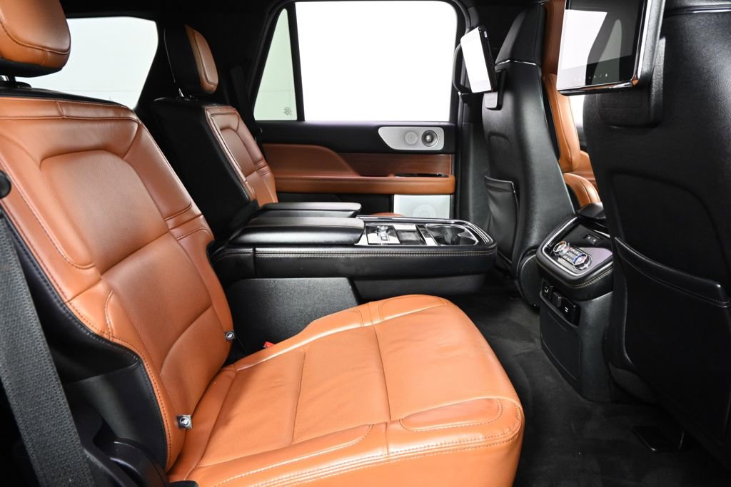 Used 2021 Lincoln Navigator Reserve AWD/4WD image 18