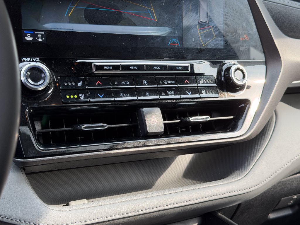 Used 2022 Toyota Highlander Limited AWD/4WD image 19