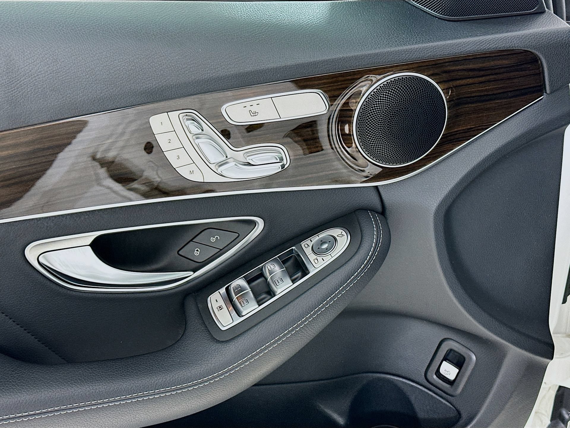 Used 2020 Mercedes-Benz C 300 Sedan image 18
