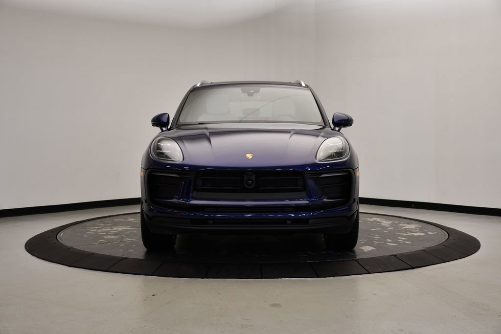Certified 2025 Porsche Macan image 10