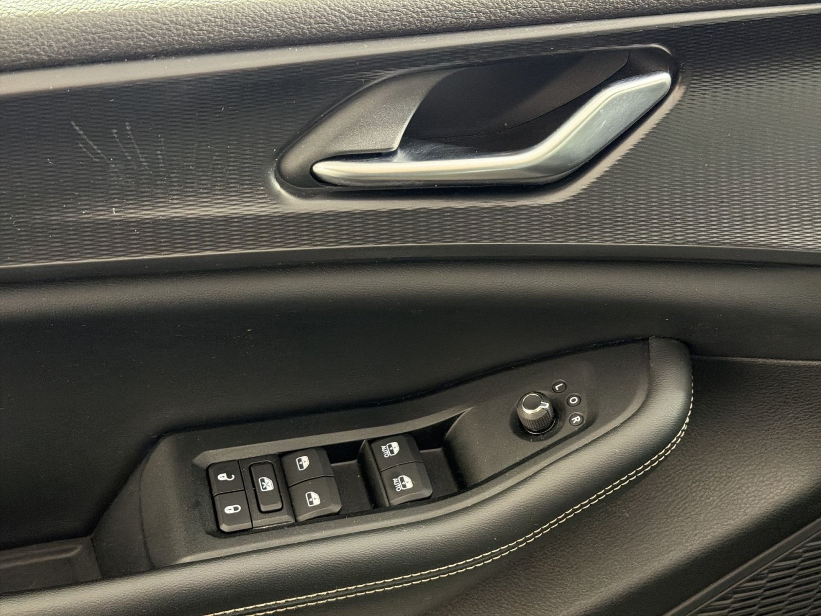 Used 2023 Jeep Grand Cherokee Altitude AWD/4WD image 15