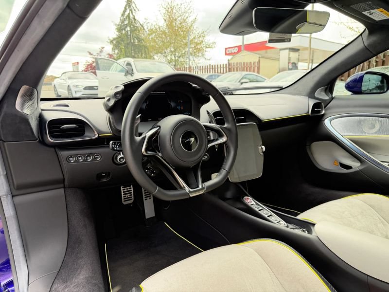 Used 2023 McLaren Artura RWD image 15