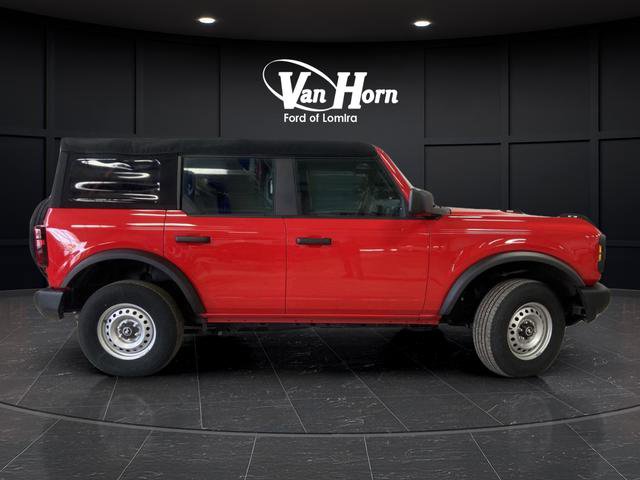 Used 2023 Ford Bronco 4-Door image 2