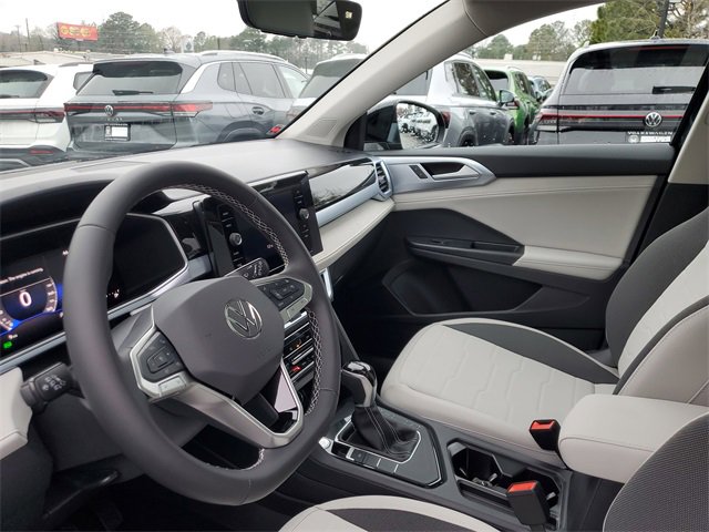 New 2026 Volkswagen Taos SE image 18