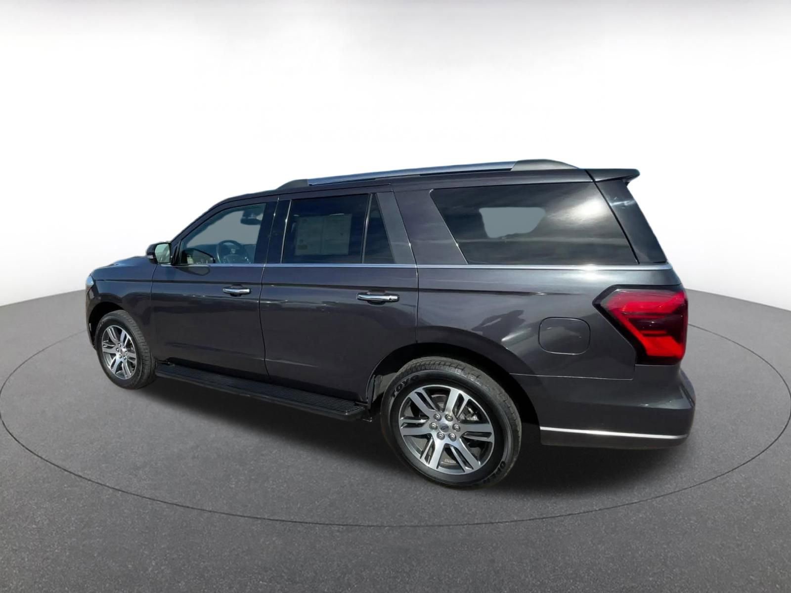 Used 2024 Ford Expedition Limited RWD image 10