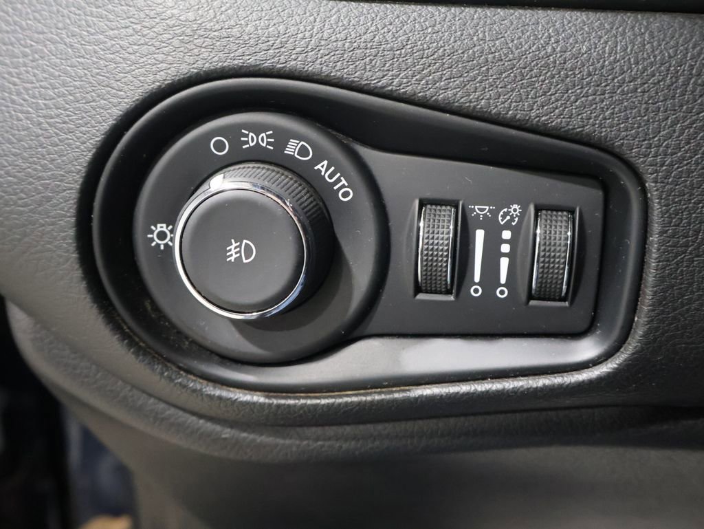 Used 2022 Jeep Renegade Altitude image 32