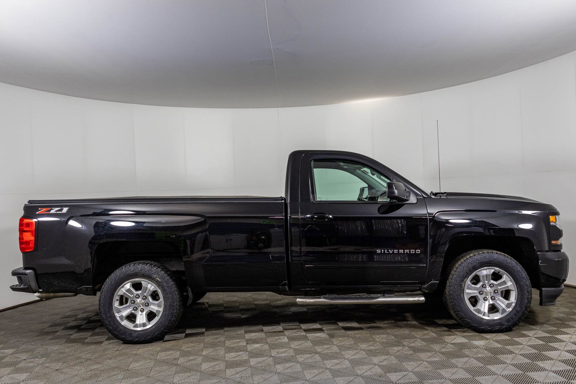 Used 2018 Chevrolet Silverado 1500 LT w/ LT Convenience Package AWD/4WD image 25