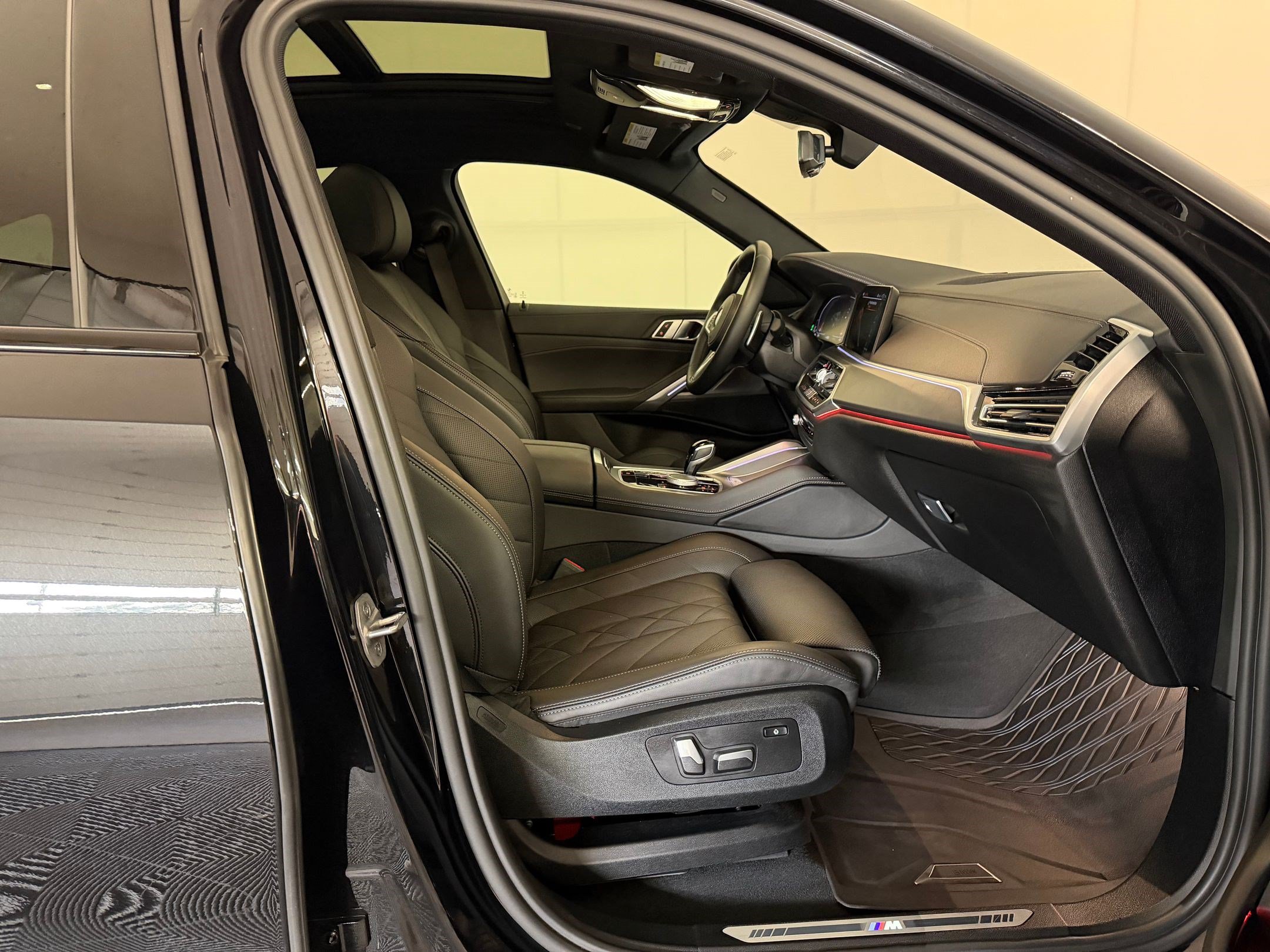 Used 2023 BMW X6 xDrive40i w/ M Sport Package AWD/4WD image 27