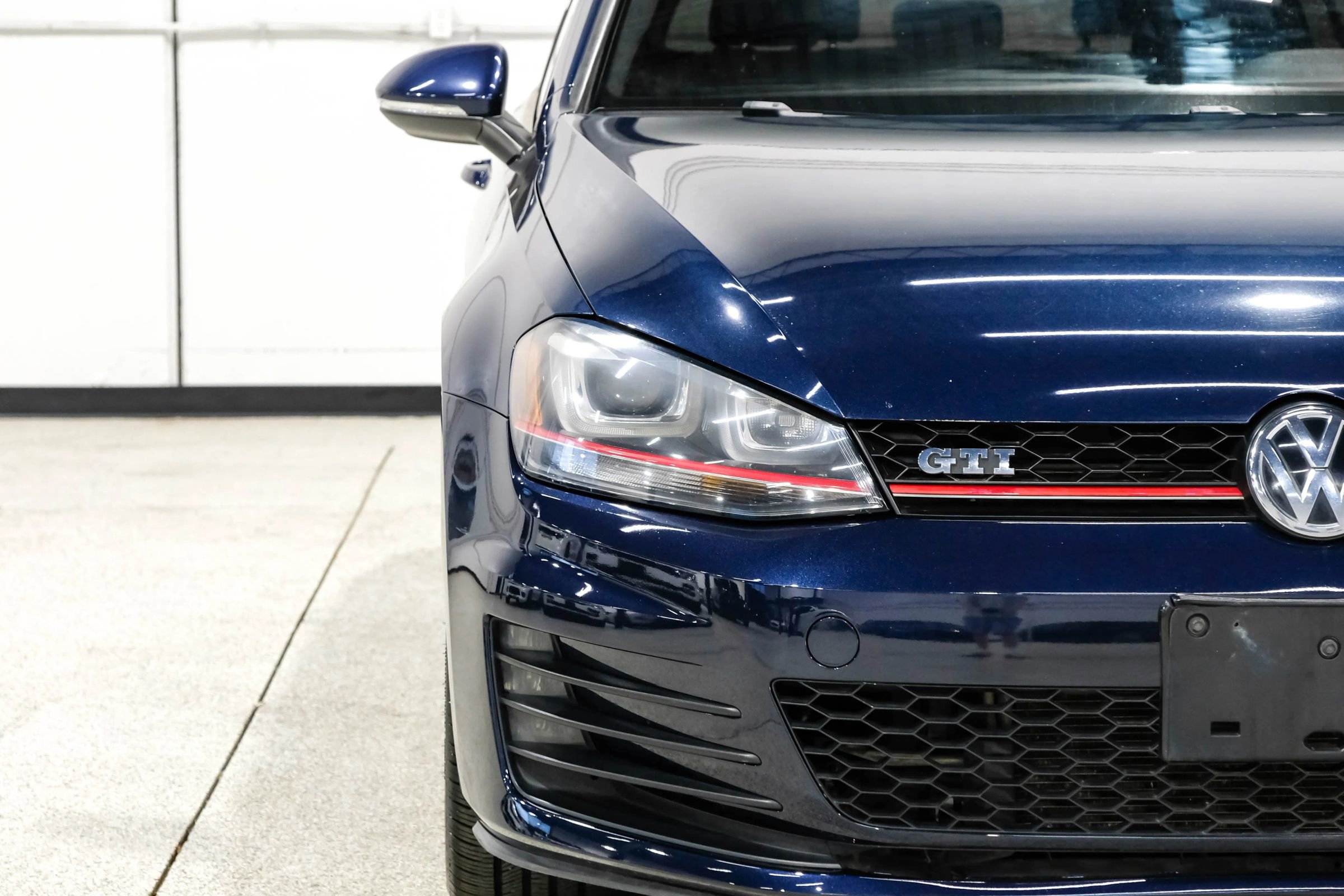 Used 2015 Volkswagen GTI SE FWD image 57