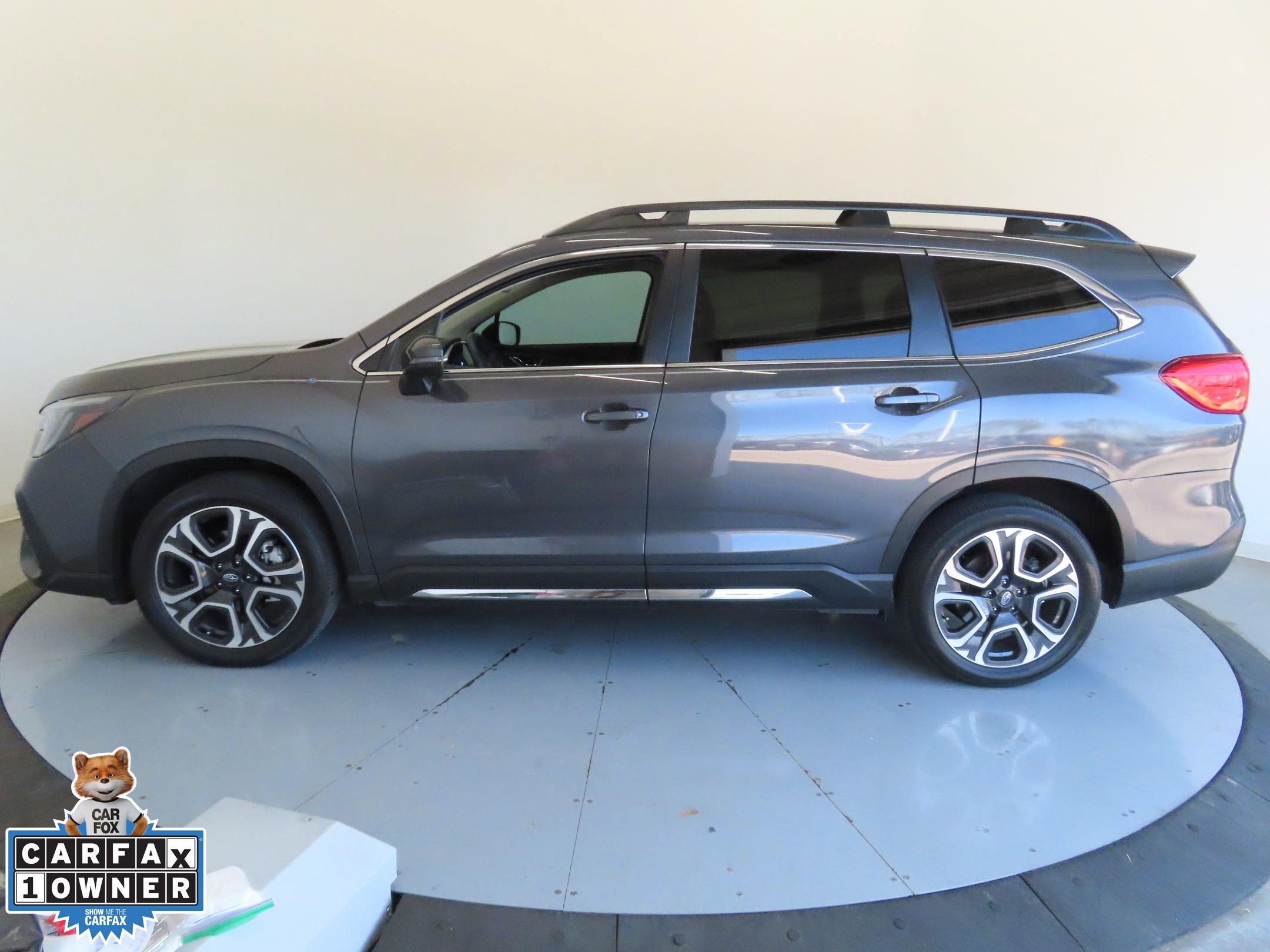 Used 2023 Subaru Ascent Limited image 9