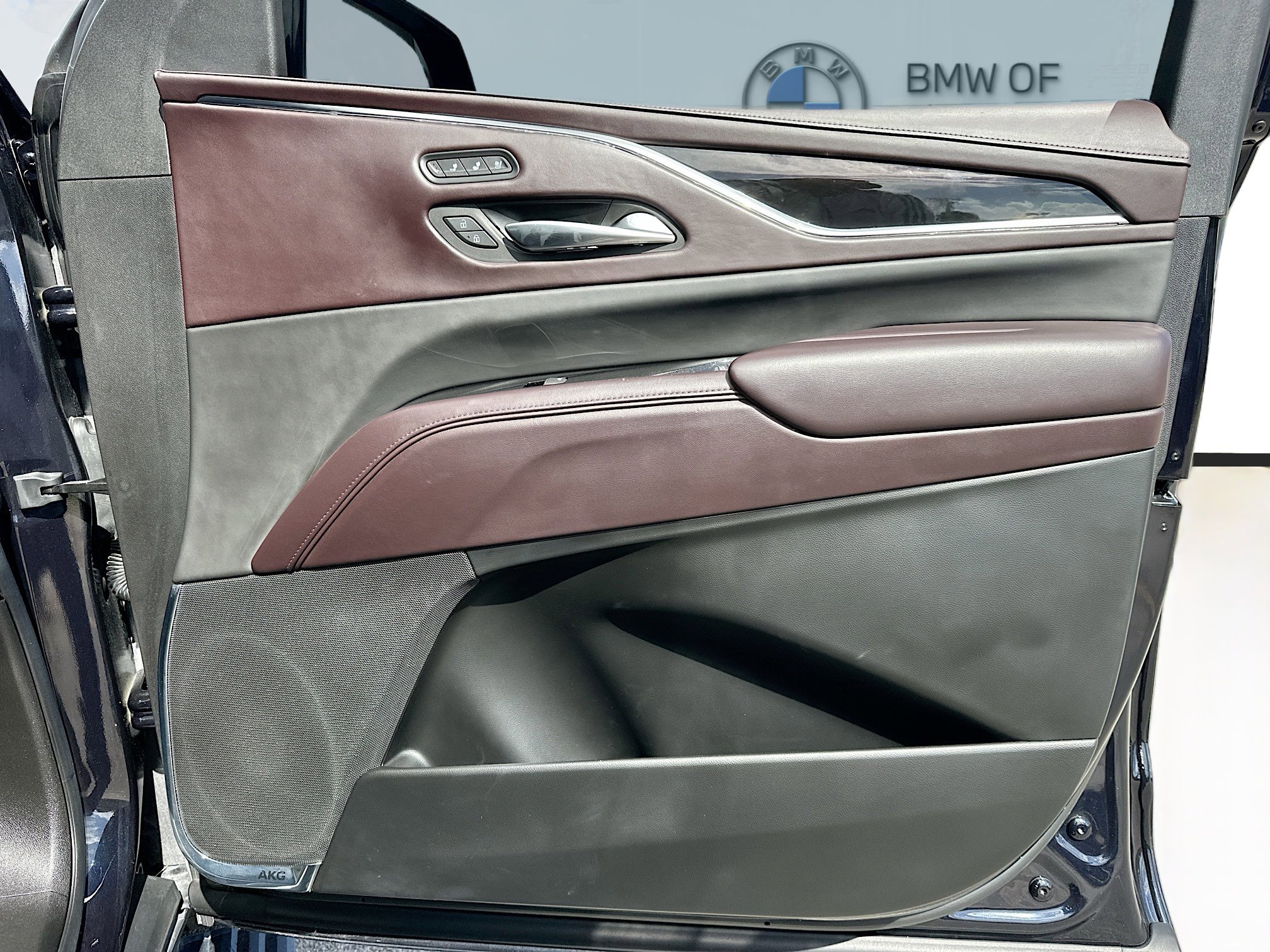 Used 2022 Cadillac Escalade ESV Sport Platinum w/ LPO, ONYX Package image 37