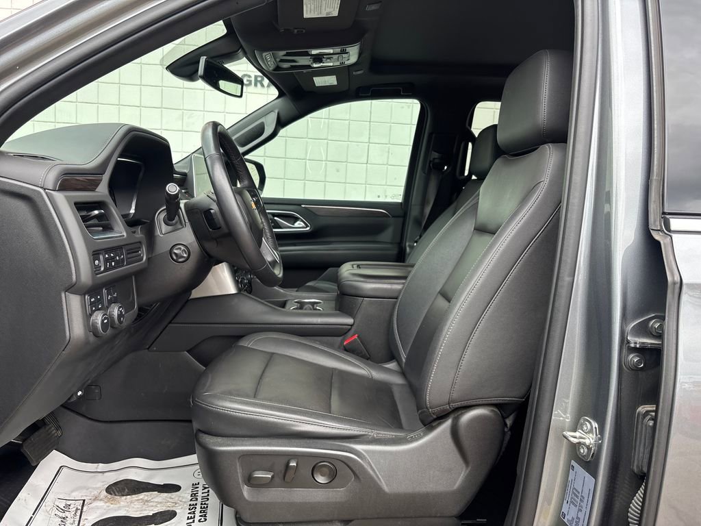 Used 2022 Chevrolet Tahoe LT w/ Luxury Package AWD/4WD image 3