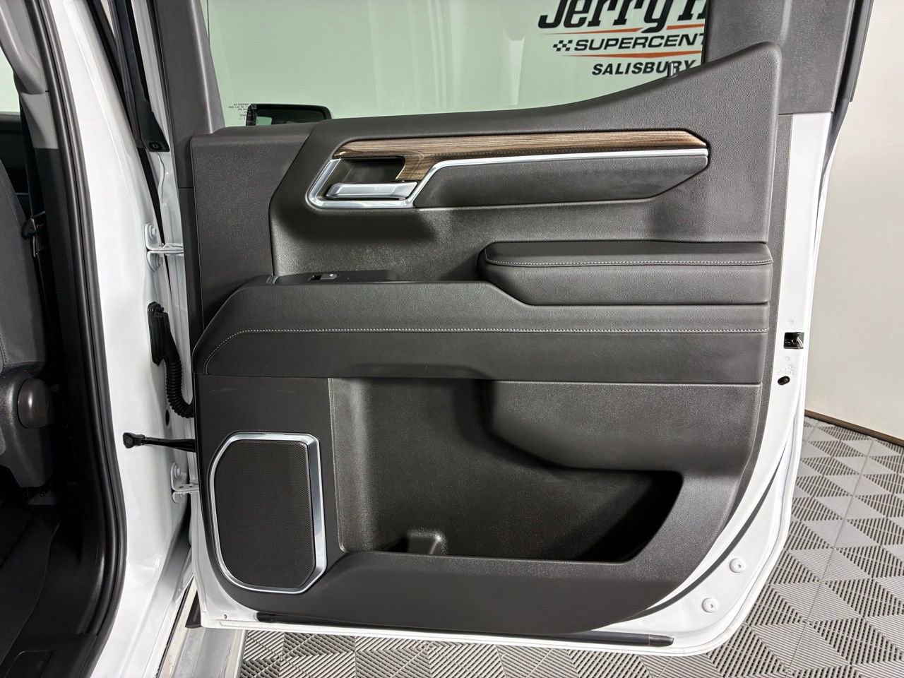 Used 2023 Chevrolet Silverado 1500 LT image 28