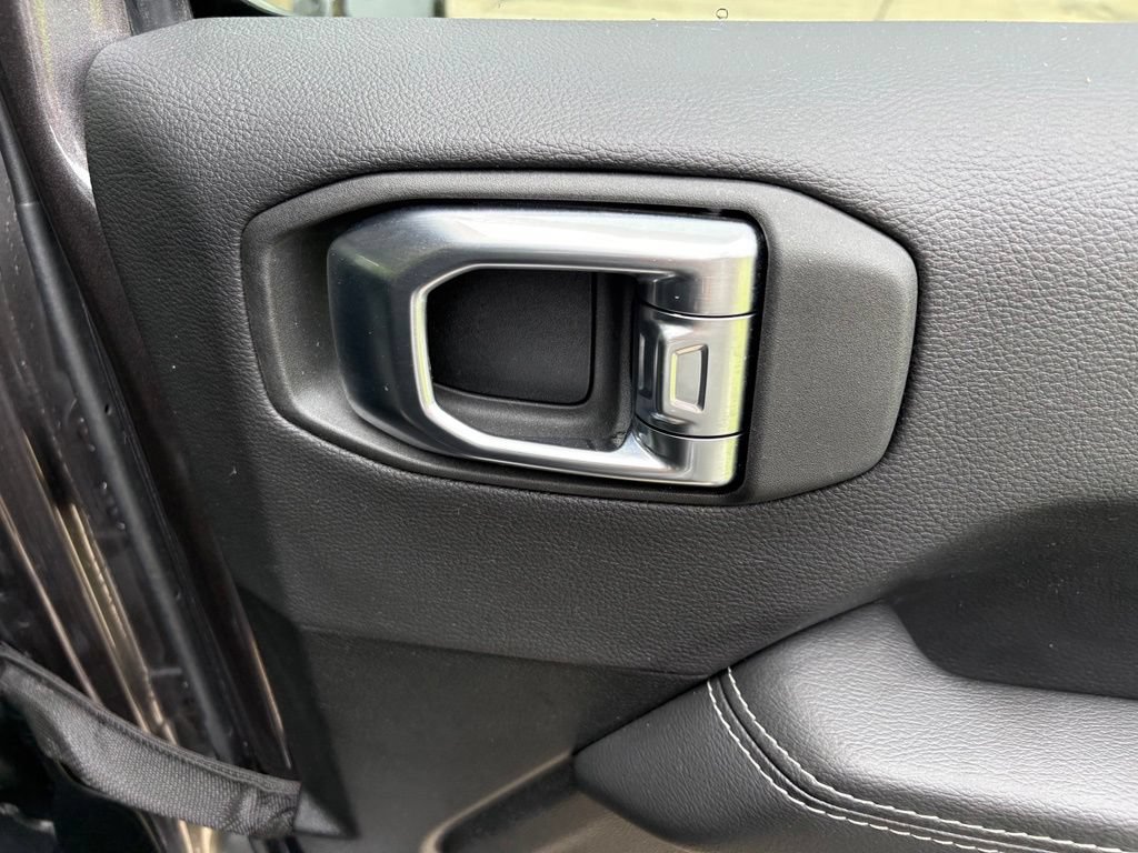 Used 2023 Jeep Wrangler Unlimited Sahara w/ Cold Weather Group AWD/4WD image 34