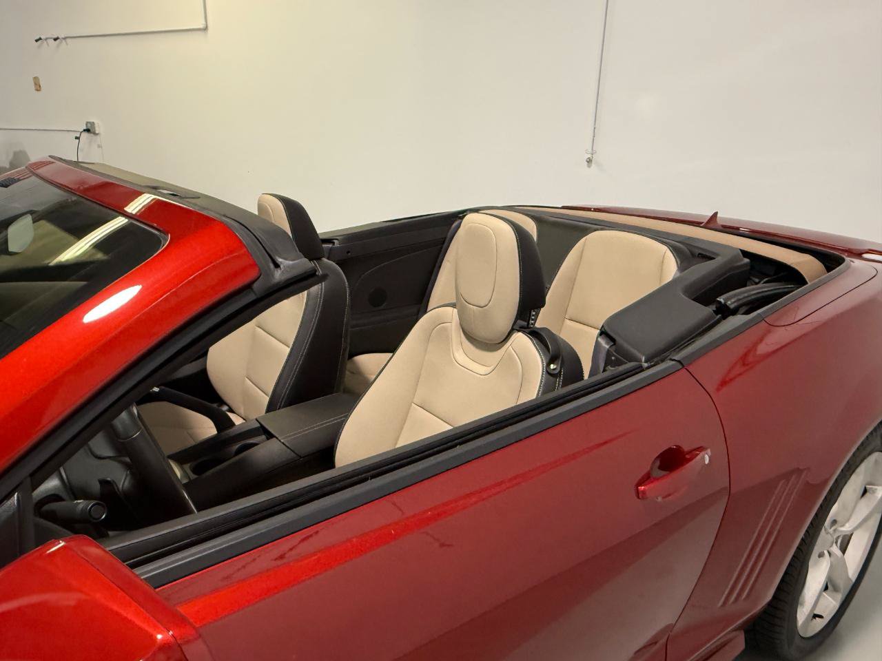Used 2015 Chevrolet Camaro LT RWD image 8
