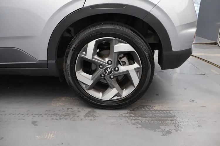 Used 2025 Hyundai Venue SEL FWD image 37