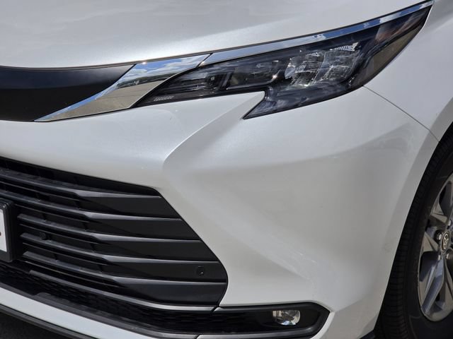 Certified 2026 Toyota Sienna XLE FWD image 6