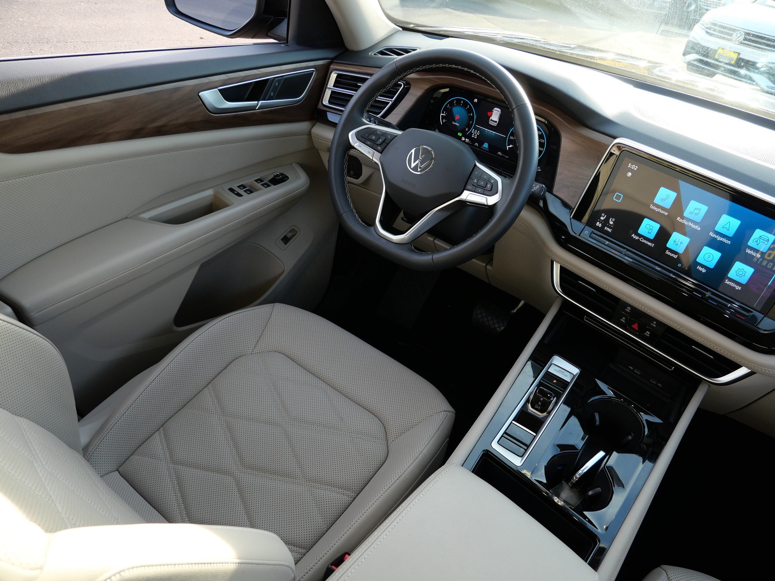 Certified 2024 Volkswagen Atlas SE w/ Panoramic Sunroof Package AWD/4WD image 9