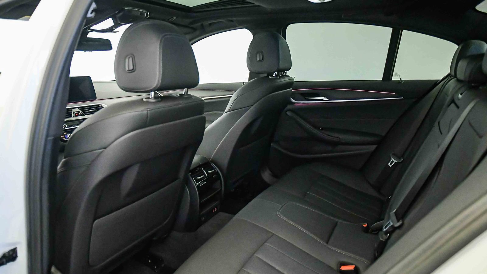 Used 2023 BMW 530i w/ Convenience Package RWD image 19