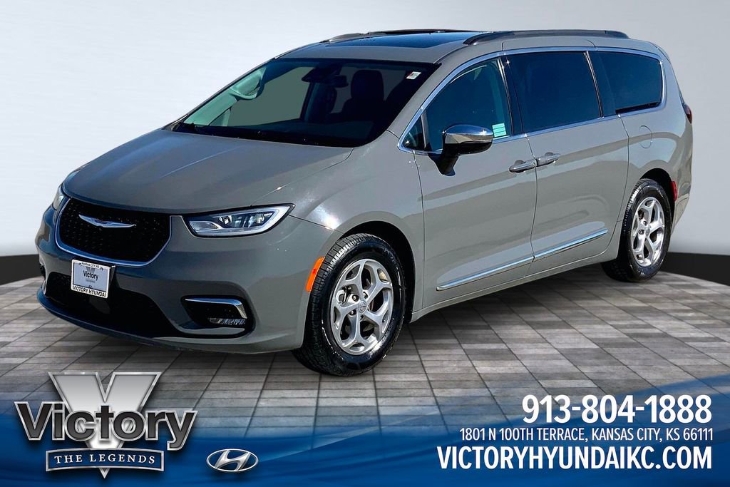 Used 2023 Chrysler Pacifica Limited image 1