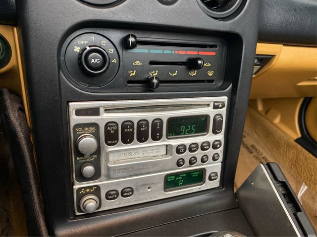 Used 1994 MAZDA MX-5 Miata RWD image 26