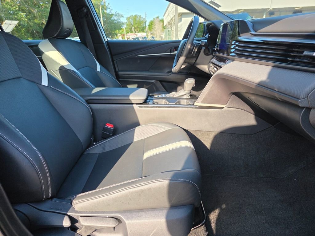 Used 2025 Toyota Camry SE w/ Convenience Package FWD image 14