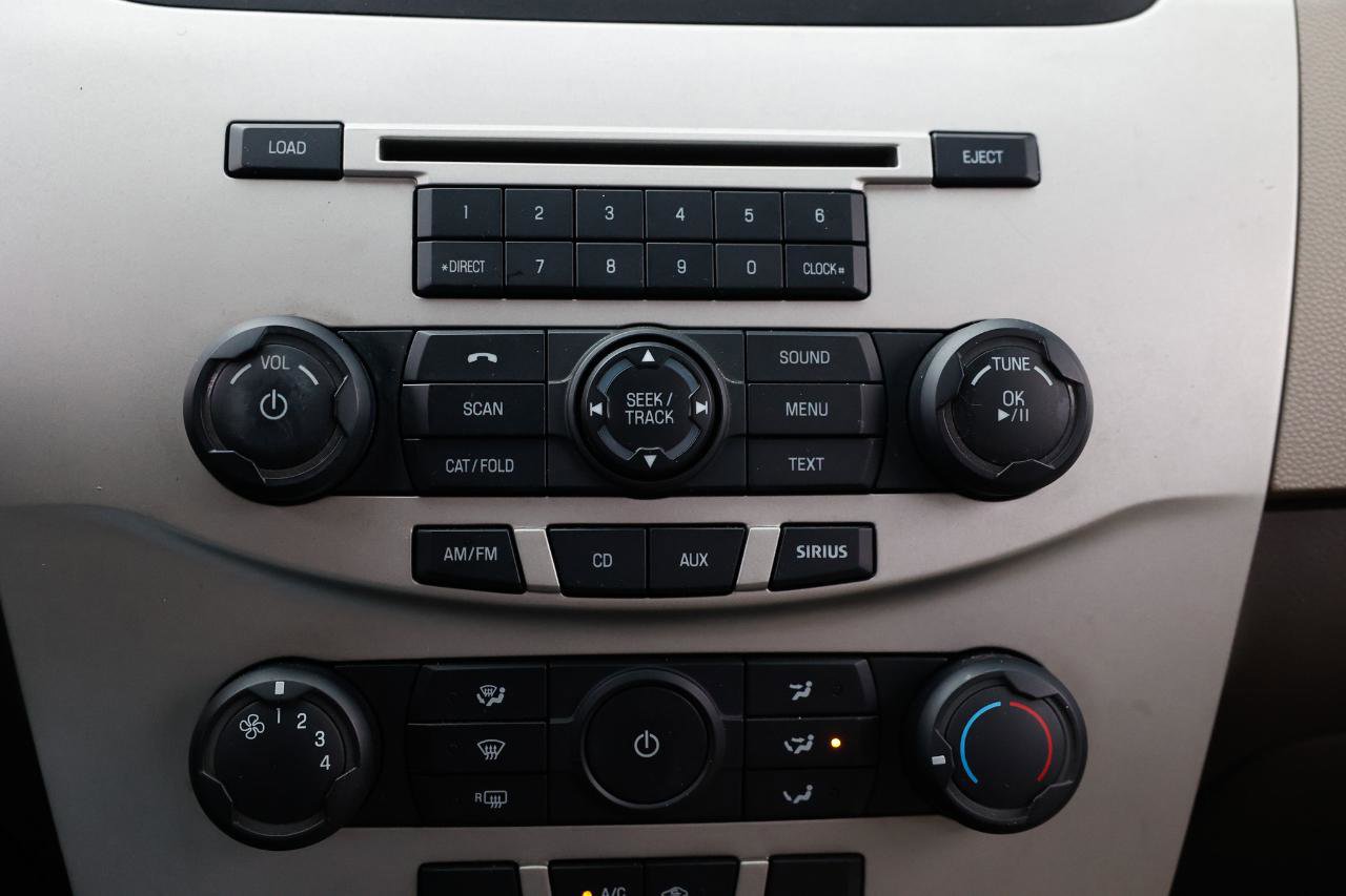 Used 2010 Ford Focus SE image 32