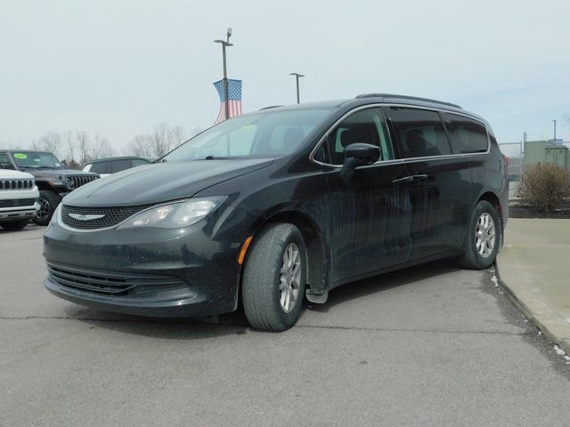 Used 2020 Chrysler Voyager LX w/ Cold Weather Group image 4
