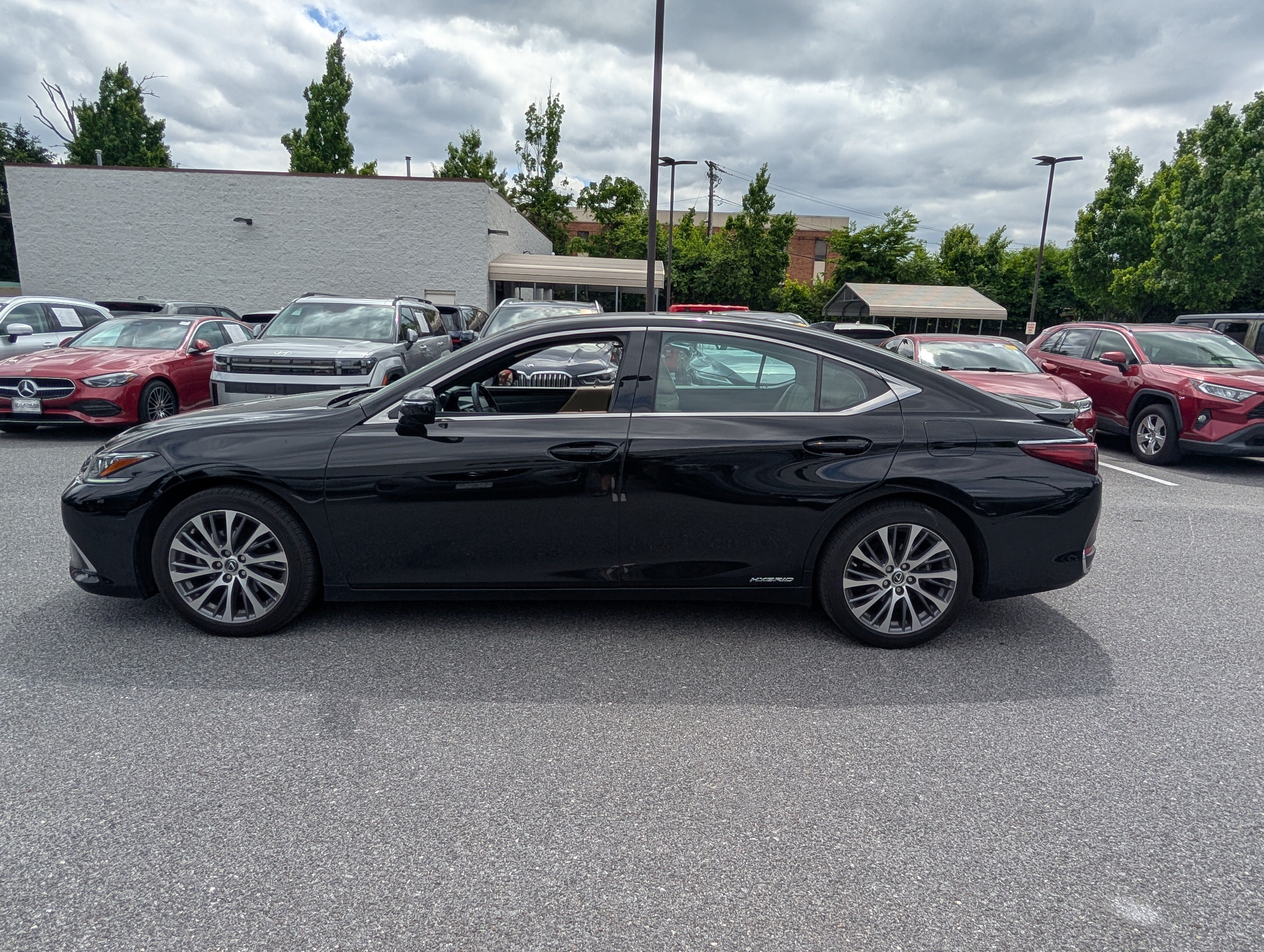 Used 2021 Lexus ES 300h w/ Premium Package FWD image 6