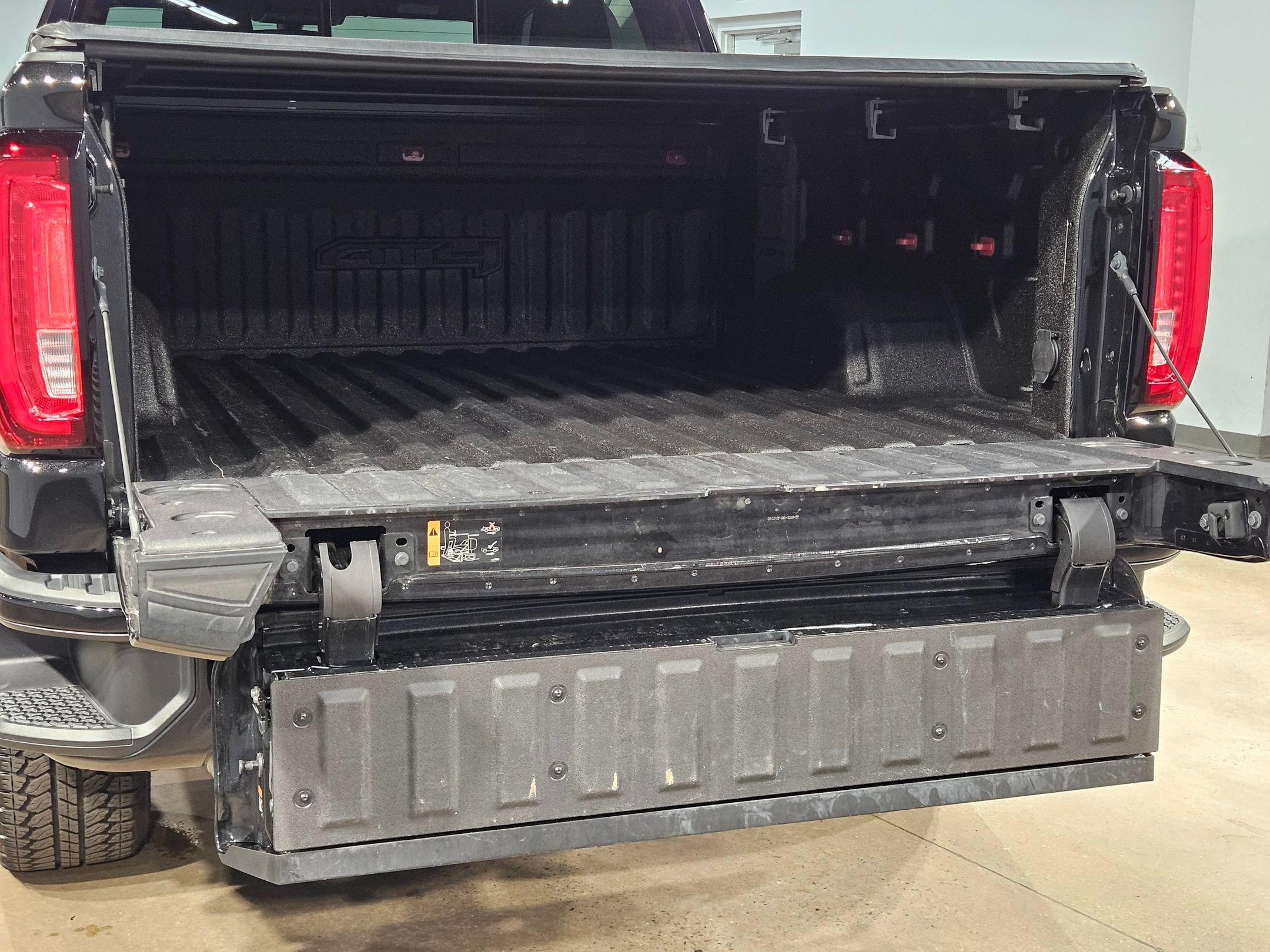 Used 2021 GMC Sierra 1500 AT4 w/ AT4 Preferred Package AWD/4WD image 18