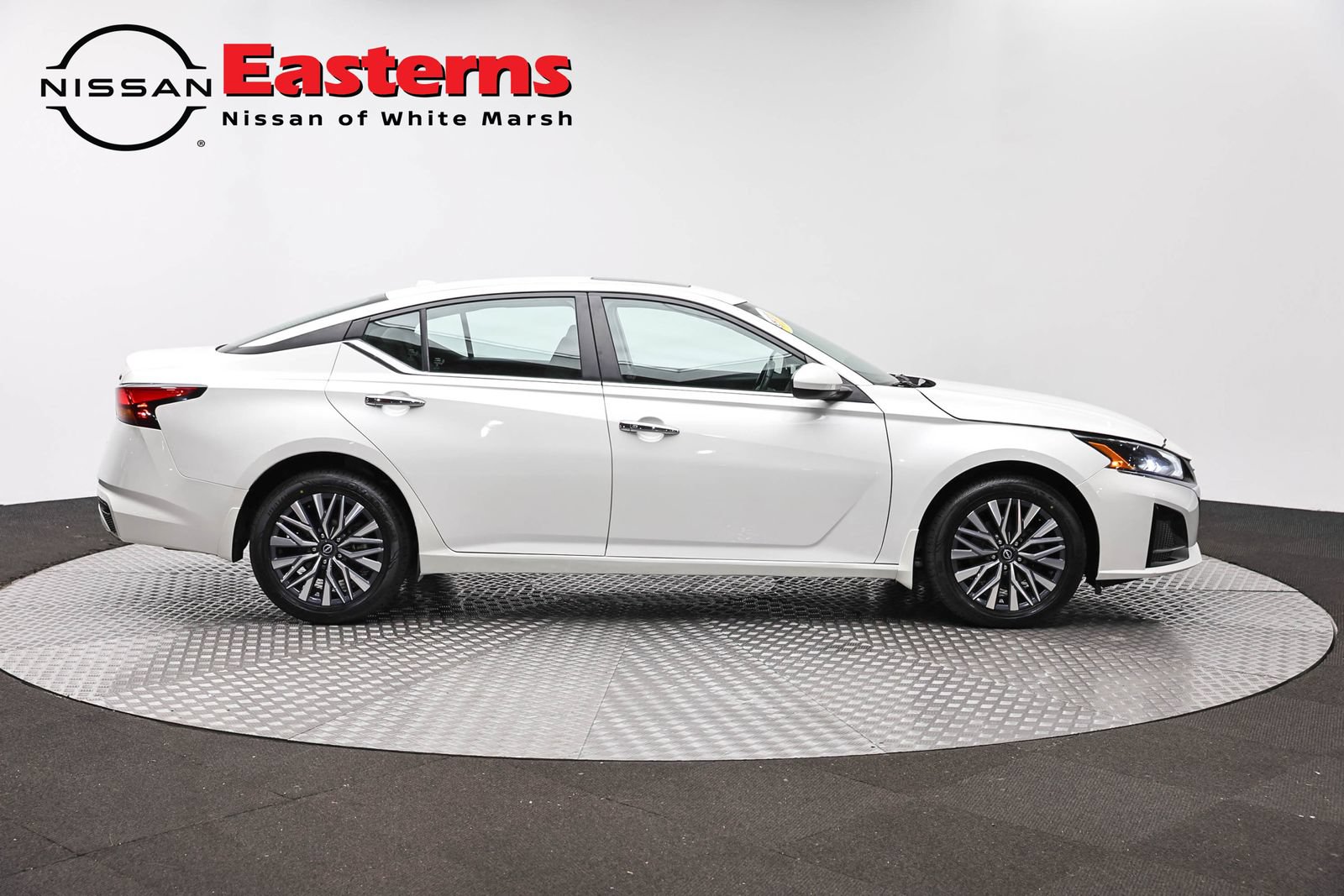 Used 2023 Nissan Altima 2.5 SV w/ SV Premium Package AWD/4WD image 4