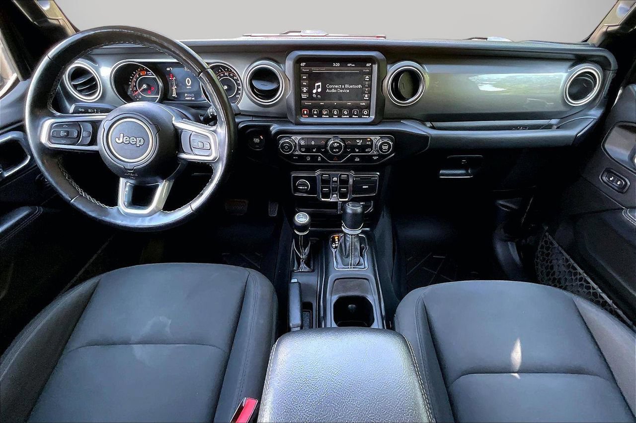 Used 2022 Jeep Wrangler Unlimited Sahara w/ Cold Weather Group AWD/4WD image 15
