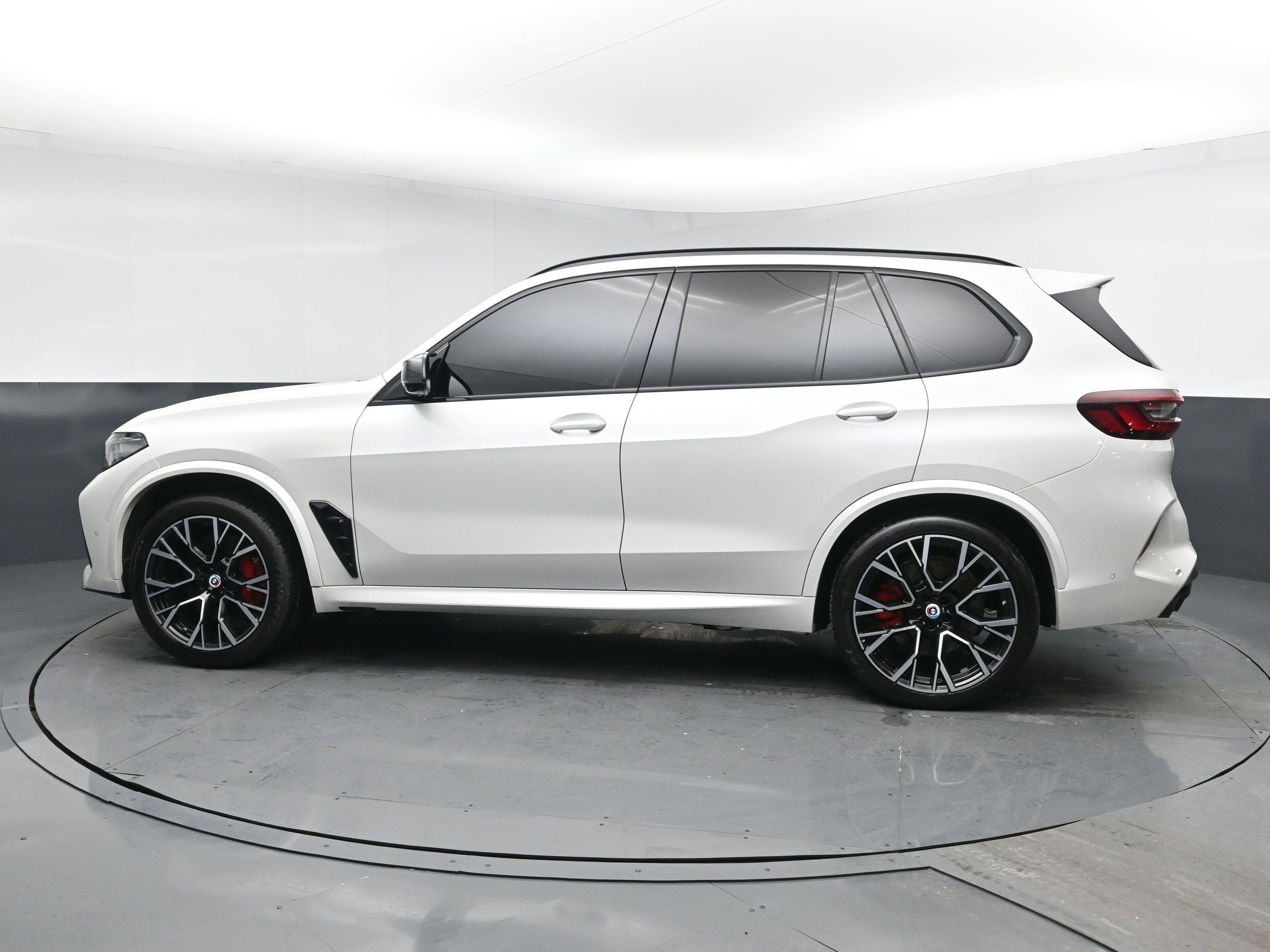 Used 2023 BMW X5 M w/ Competition Package image 4