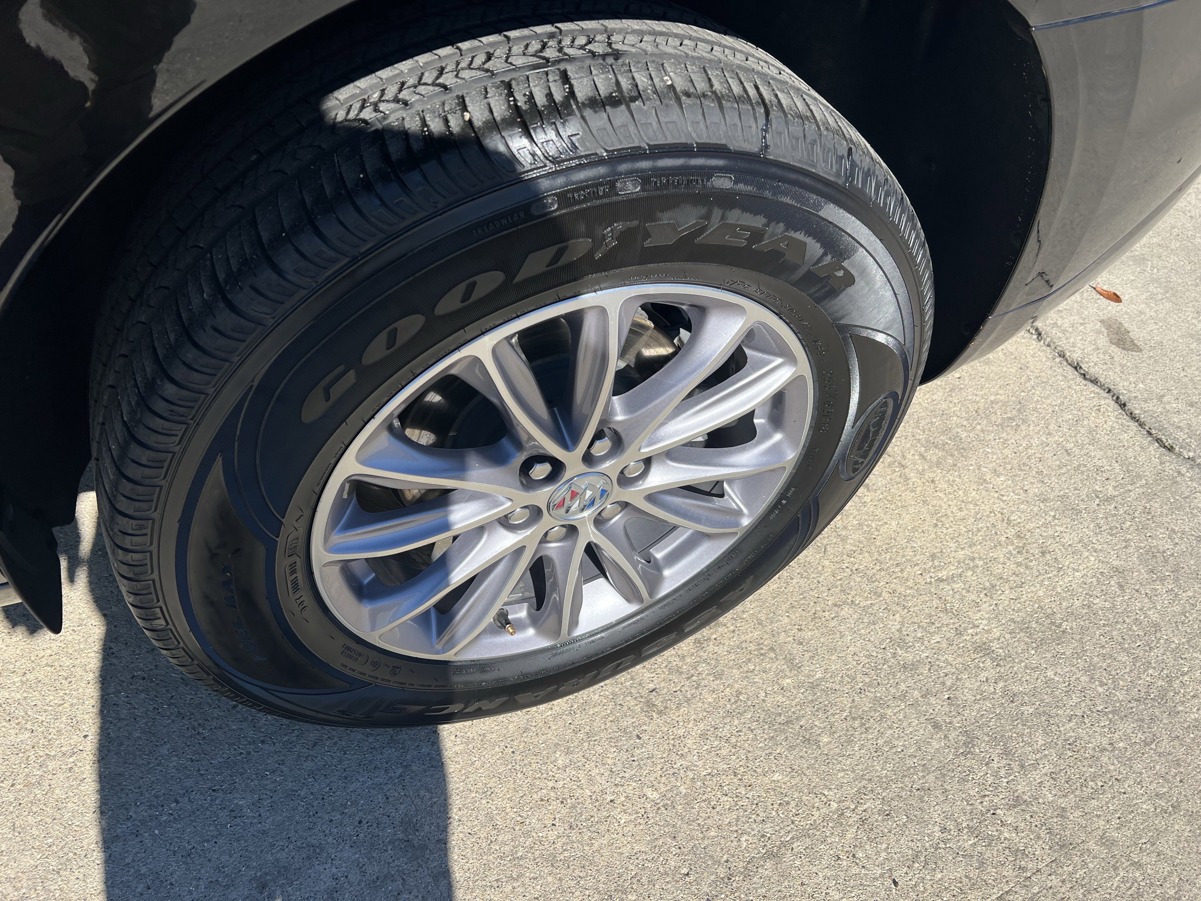 Used 2024 Buick Enclave Premium image 4