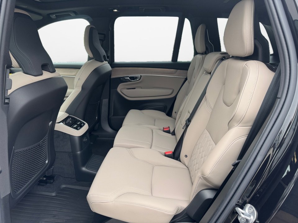 New 2026 Volvo XC90 T8 Plus w/ Protection Package Premier image 13